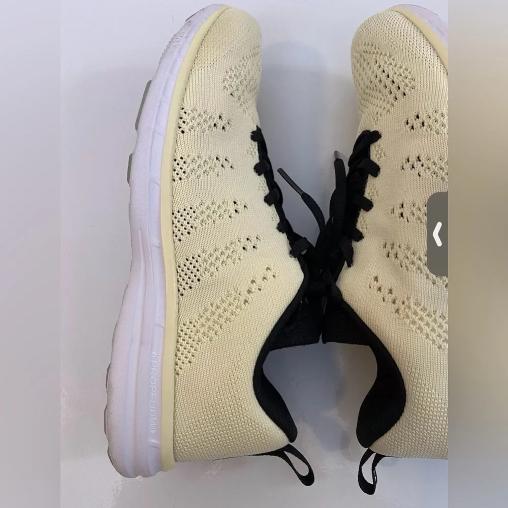 APL Women's TechLoom Pro Vanilla / Black / White‎ Running Shoe Light Sz 8 Mint